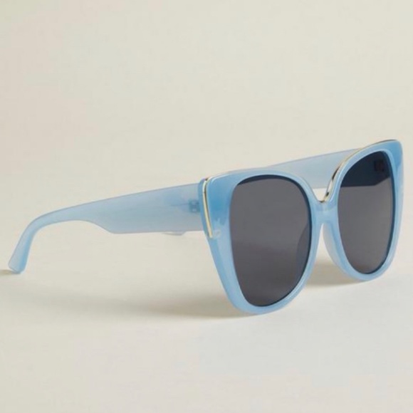 🆕  🕶️ Blue Translucent Cat Eye Smoke Lens Sunglasses NWT Torrid New! - Picture 2 of 3